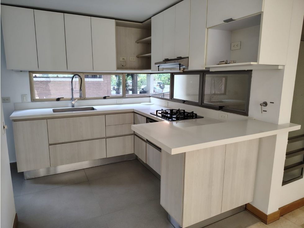 Apartamento en arriendo Antioquia Medellín El Poblado 123 m2 Habitaciones 2 Baños 4 Garajes 2 Precio $6000000