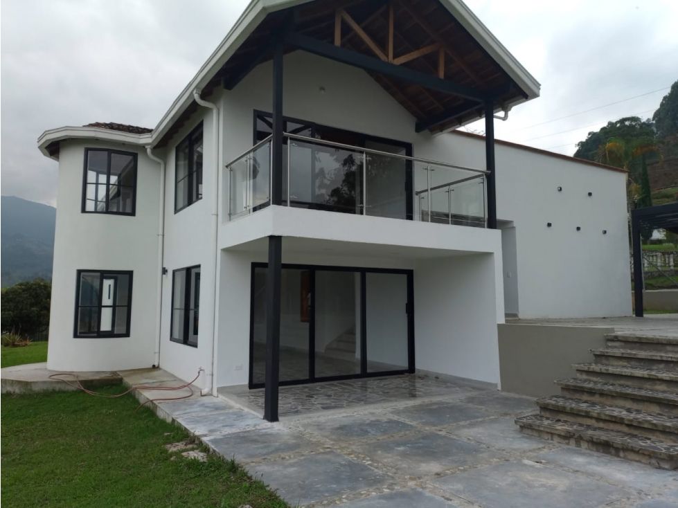 Casa Campestre en arriendo Antioquia Envigado San Rafael 380 m2 Habitaciones 4 Baños 3 Garajes 4 Precio $12000000