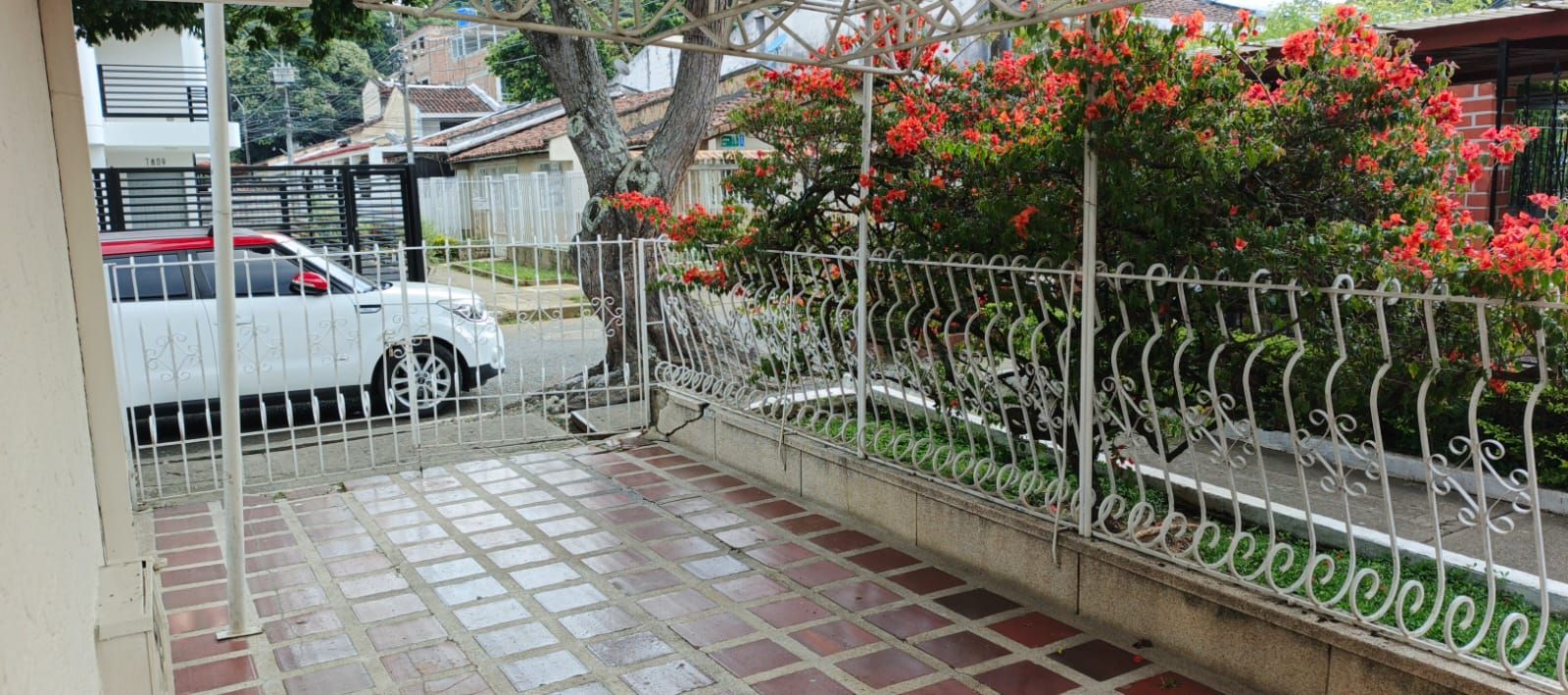 Casa en venta Valle Del Cauca Cali Ciudad Capri 163 m2 Habitaciones 4 Baños 3 Garajes 2 Precio $630000000