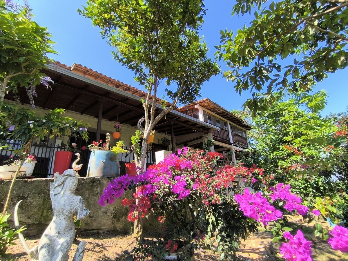 Casa en venta Santander Floridablanca Floridablanca 440 m2 Habitaciones 18 Baños 9 Garajes 5 Precio $2000000000