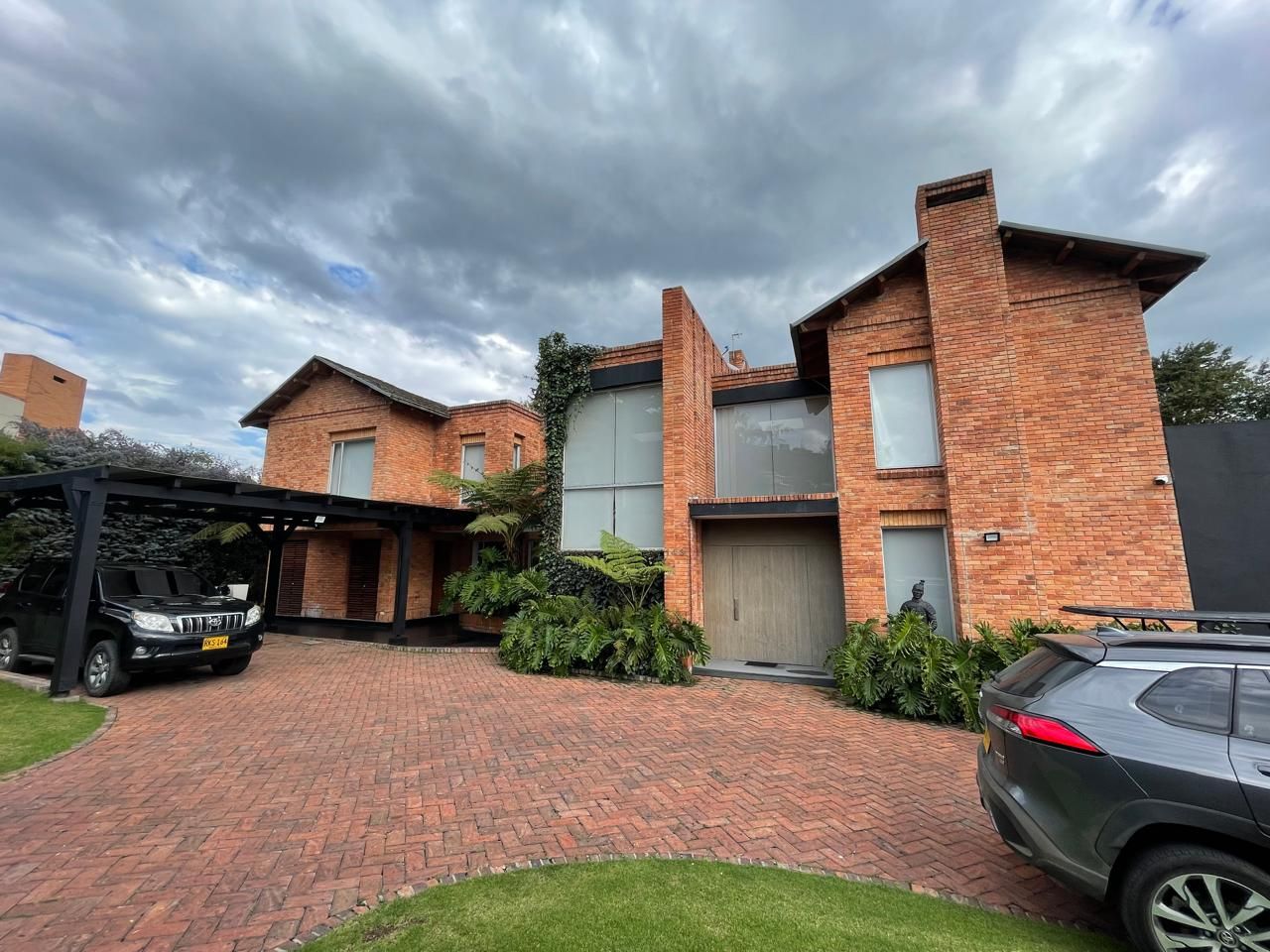 Casa en arriendo Cundinamarca Chía Laura Vicuña 1300 m2 Habitaciones 3 Baños 3 Garajes 6 Precio $22400000