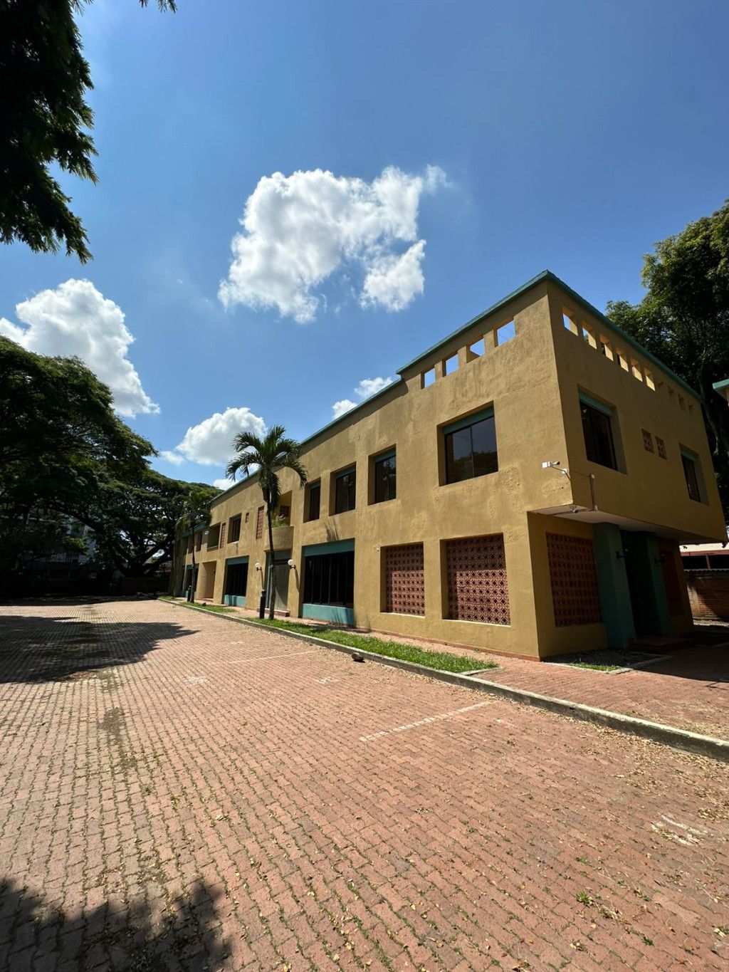 Oficina en arriendo Valle Del Cauca Cali U Dep A Galindo Plaza Toros 1180 m2 Habitaciones 0 Baños 10 Garajes 45 Precio $15000000