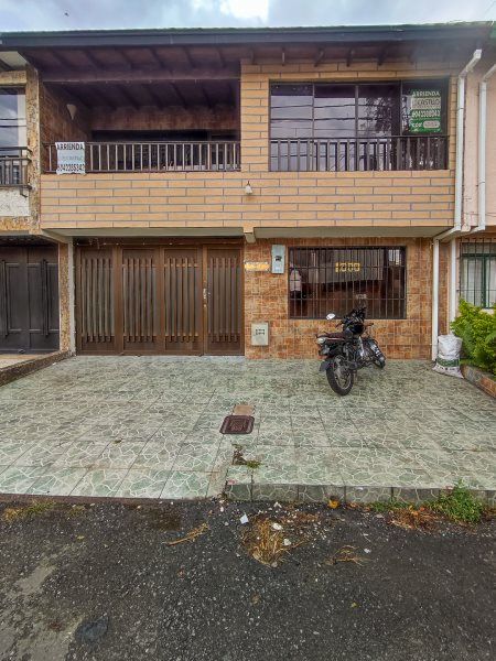 Casa en arriendo Antioquia Medellín La Gloria 160 m2 Habitaciones 3 Baños 2 Garajes 1 Precio $4000000