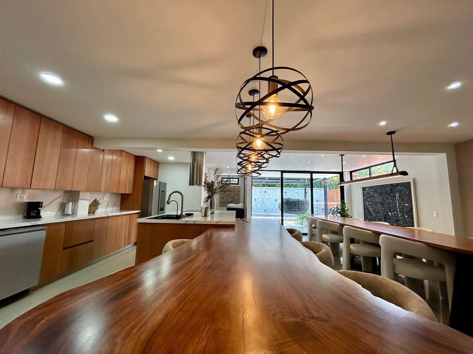 Casa en arriendo Antioquia Medellín Calle Nueva 400 m2 Habitaciones 4 Baños 4 Garajes 2 Precio $24000000