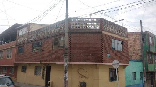 Casa en arriendo Cundinamarca Bogotá El Socorro Iii Sector 180 m2 Habitaciones 5 Baños 3 Garajes 0 Precio $2100000