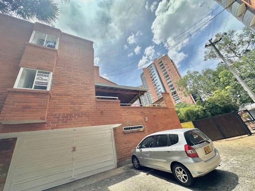 Casa en arriendo Antioquia Medellín Patio Bonito 236 m2 Habitaciones 4 Baños 4 Garajes 2 Precio $11000000