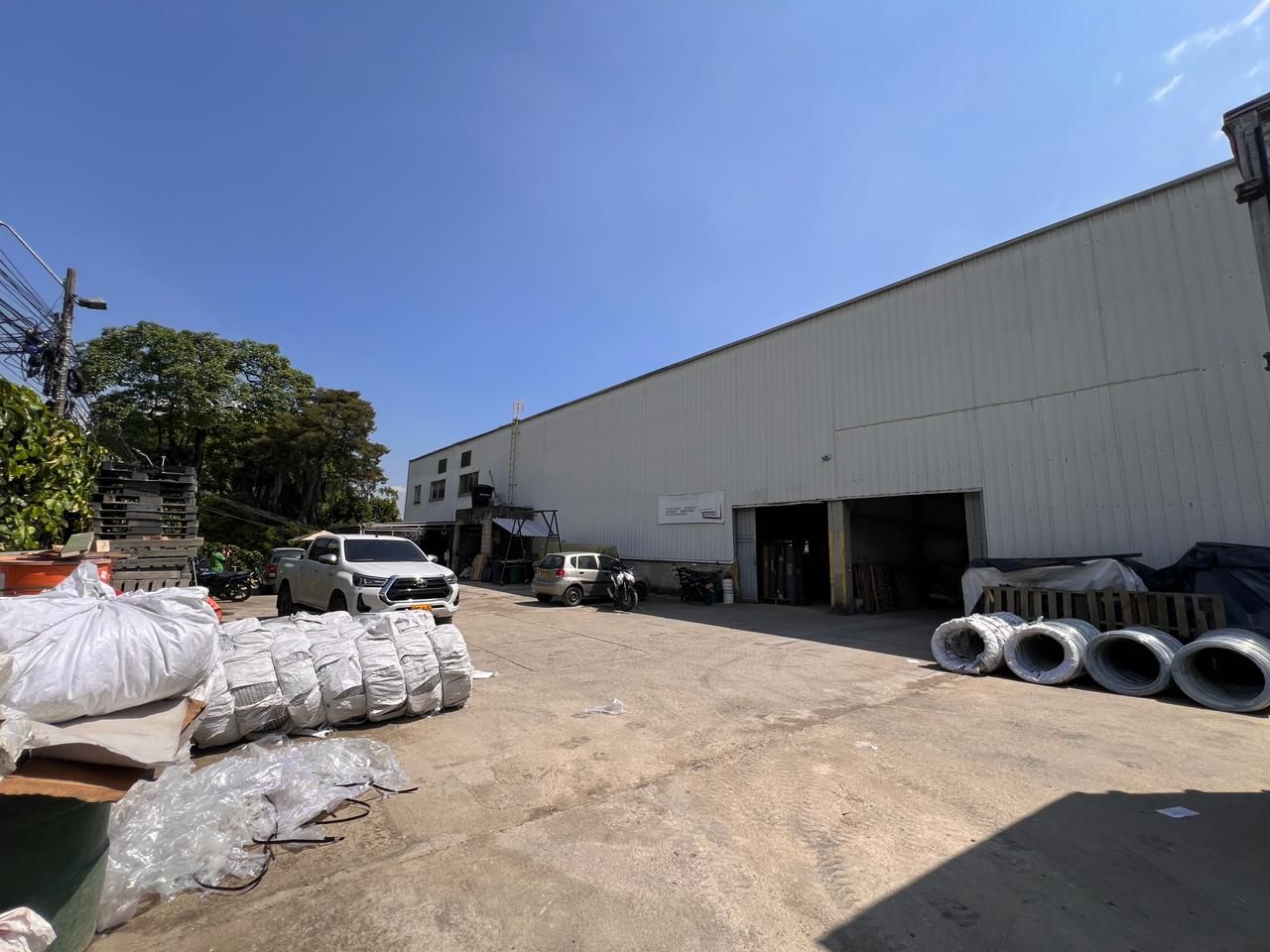 Bodega en arriendo Antioquia La Estrella Bellos Aires 545 m2 Habitaciones 0 Baños 3 Garajes 2 Precio $15000000