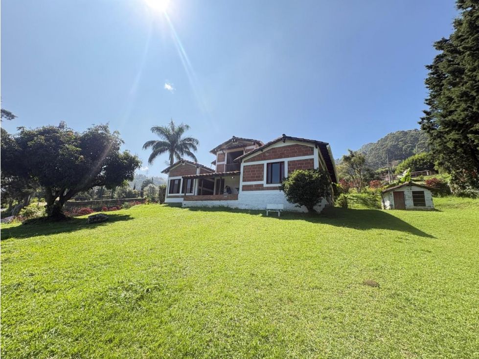 Casa Campestre en arriendo Antioquia Envigado La Mina 300 m2 Habitaciones 6 Baños 3 Garajes 2 Precio $6900000