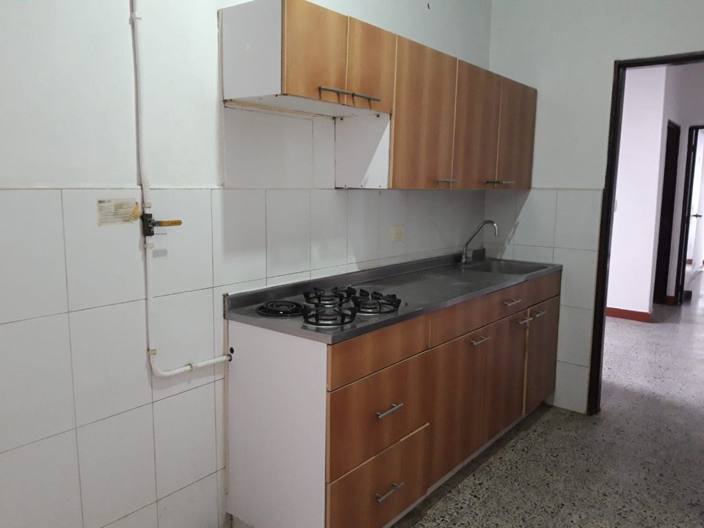 Apartamento en arriendo Antioquia Envigado Zona Centro 110 m2 Habitaciones 3 Baños 2 Garajes 0 Precio $2500000