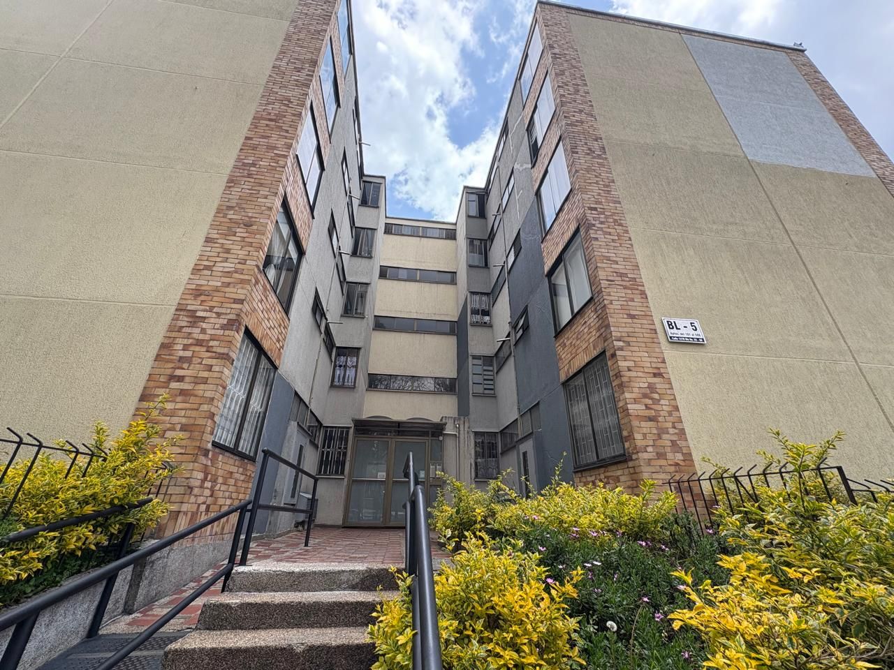 Apartamento en venta Cundinamarca Bogotá Hacienda Cordoba 75 m2 Habitaciones 3 Baños 2 Garajes 0 Precio $328000000