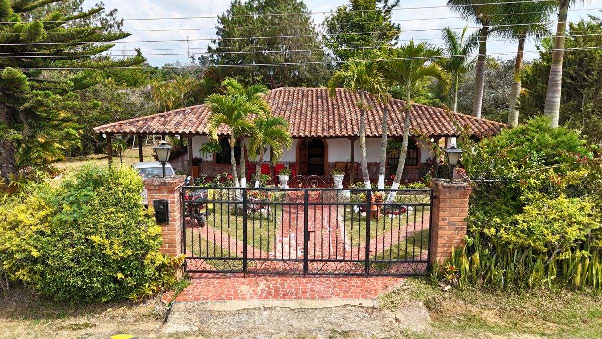 Casa en venta Santander Los Santos Los Santos 180 m2 Habitaciones 3 Baños 2 Garajes 5 Precio $685000000