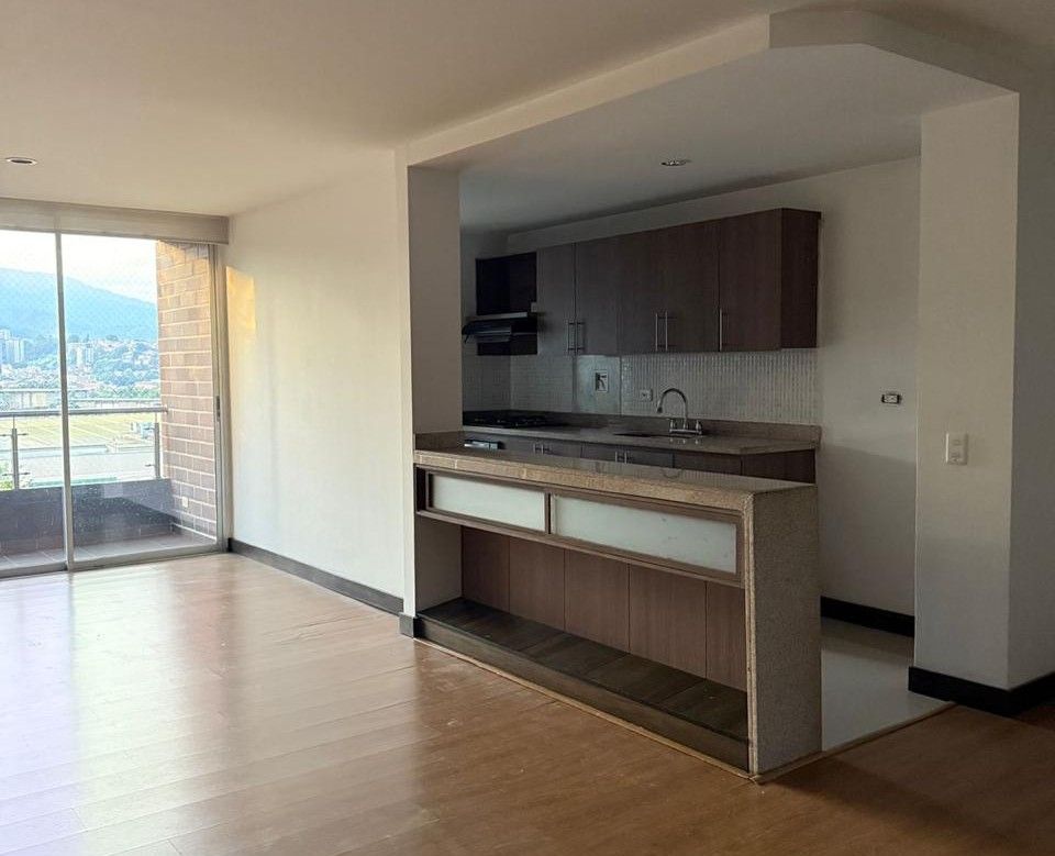 Apartamento en arriendo Antioquia Envigado Zúñiga 80 m2 Habitaciones 2 Baños 2 Garajes 0 Precio $3800000