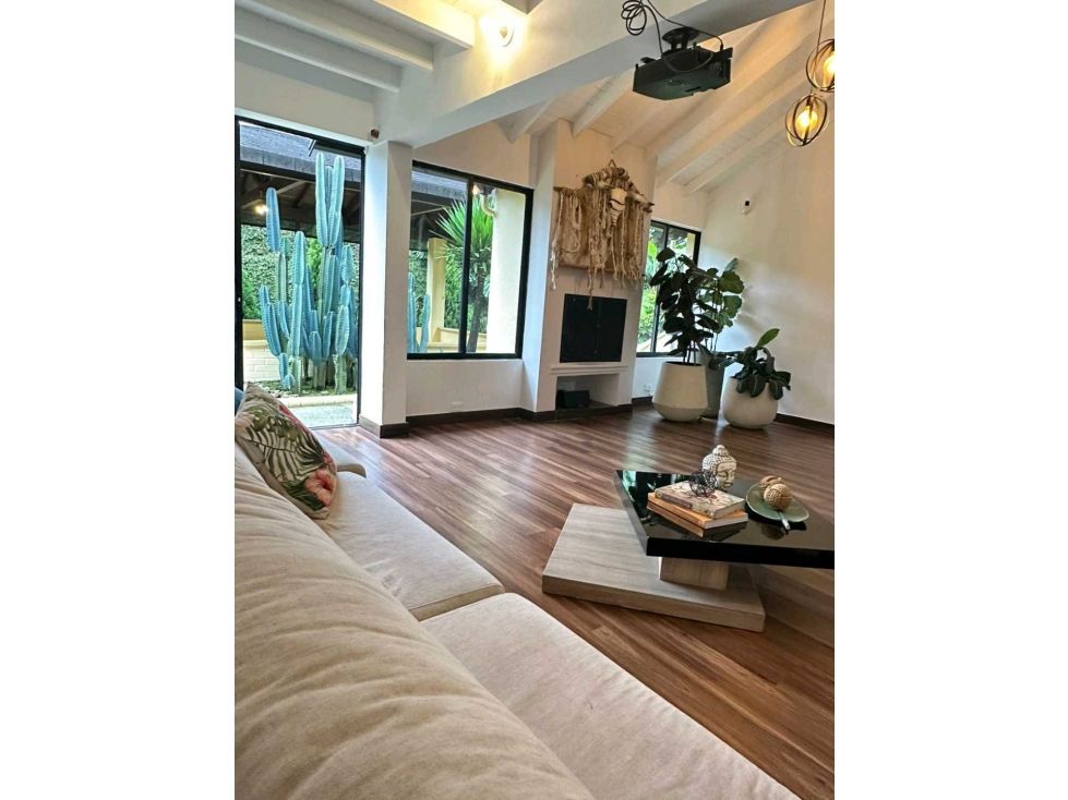 Casa en venta Antioquia Medellín Los Naranjos 240 m2 Habitaciones 5 Baños 5 Garajes 2 Precio $1540000000