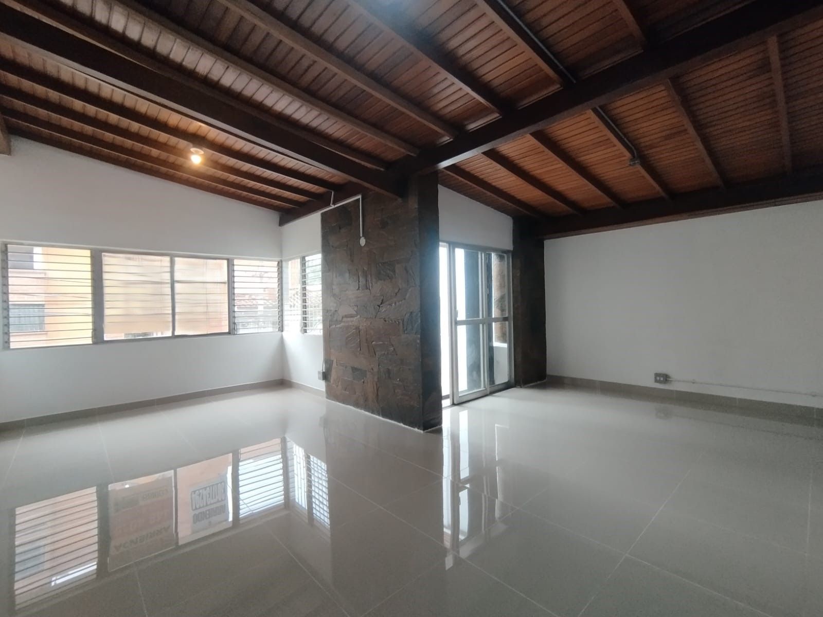 Casa en arriendo Antioquia Medellín Laureles 340 m2 Habitaciones 5 Baños 3 Garajes 1 Precio $12000000