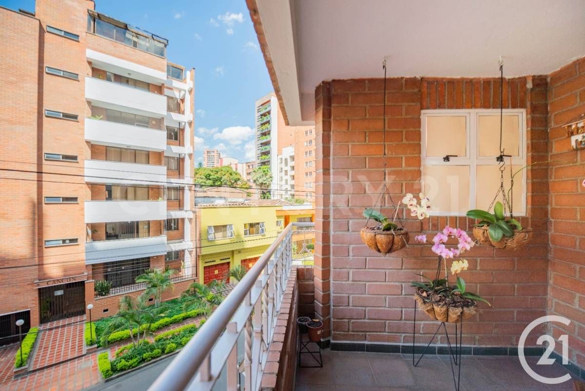 Apartamento en venta Antioquia Medellín Laureles 142 m2 Habitaciones 3 Baños 3 Garajes 2 Precio $840000000