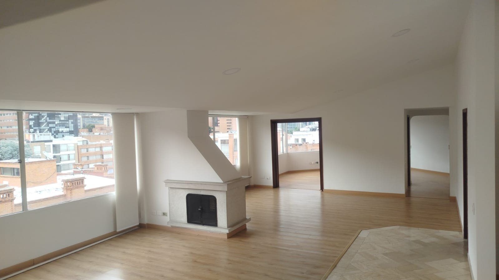 Apartamento en venta Cundinamarca Bogotá Santa Barbara Central 254 m2 Habitaciones 4 Baños 5 Garajes 2 Precio $1600000000