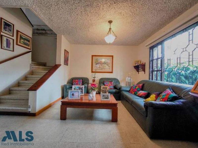 Inmuebles en Remate Casa en venta Antioquia Medellín Rosales 220 m2 Habitaciones 5 Baños 3 Garajes 1 Precio $1450000000