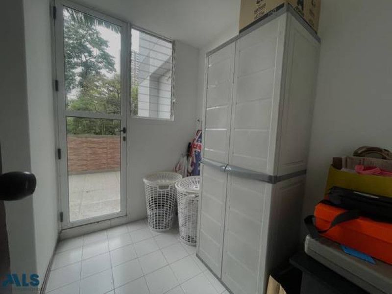 Inmuebles en Remate Apartamento en venta Antioquia Medellín San Lucas 116 m2 Habitaciones 3 Baños 3 Garajes 10 Precio $700000000