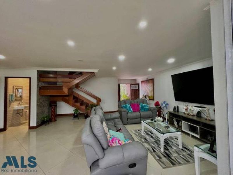 Casa en venta Antioquia Medellín Altos Del Poblado 260 m2 Habitaciones 3 Baños 4 Garajes 2 Precio $1500000000