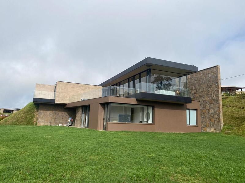 Casa en arriendo Antioquia Envigado Zúñiga 480 m2 Habitaciones 4 Baños 5 Garajes 2 Precio $33000000