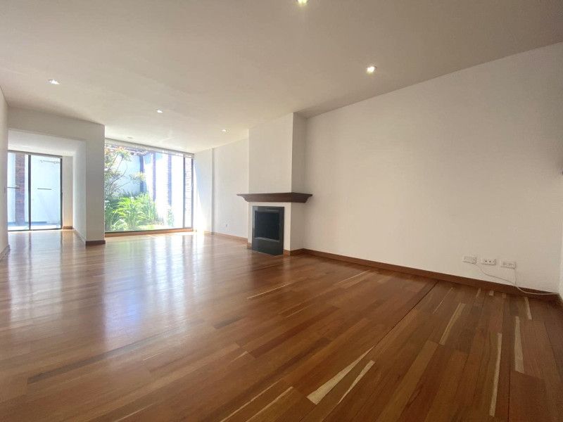 Casa en venta Cundinamarca Bogotá Santa Barbara Central 410 m2 Habitaciones 3 Baños 4 Garajes 3 Precio $1800000000