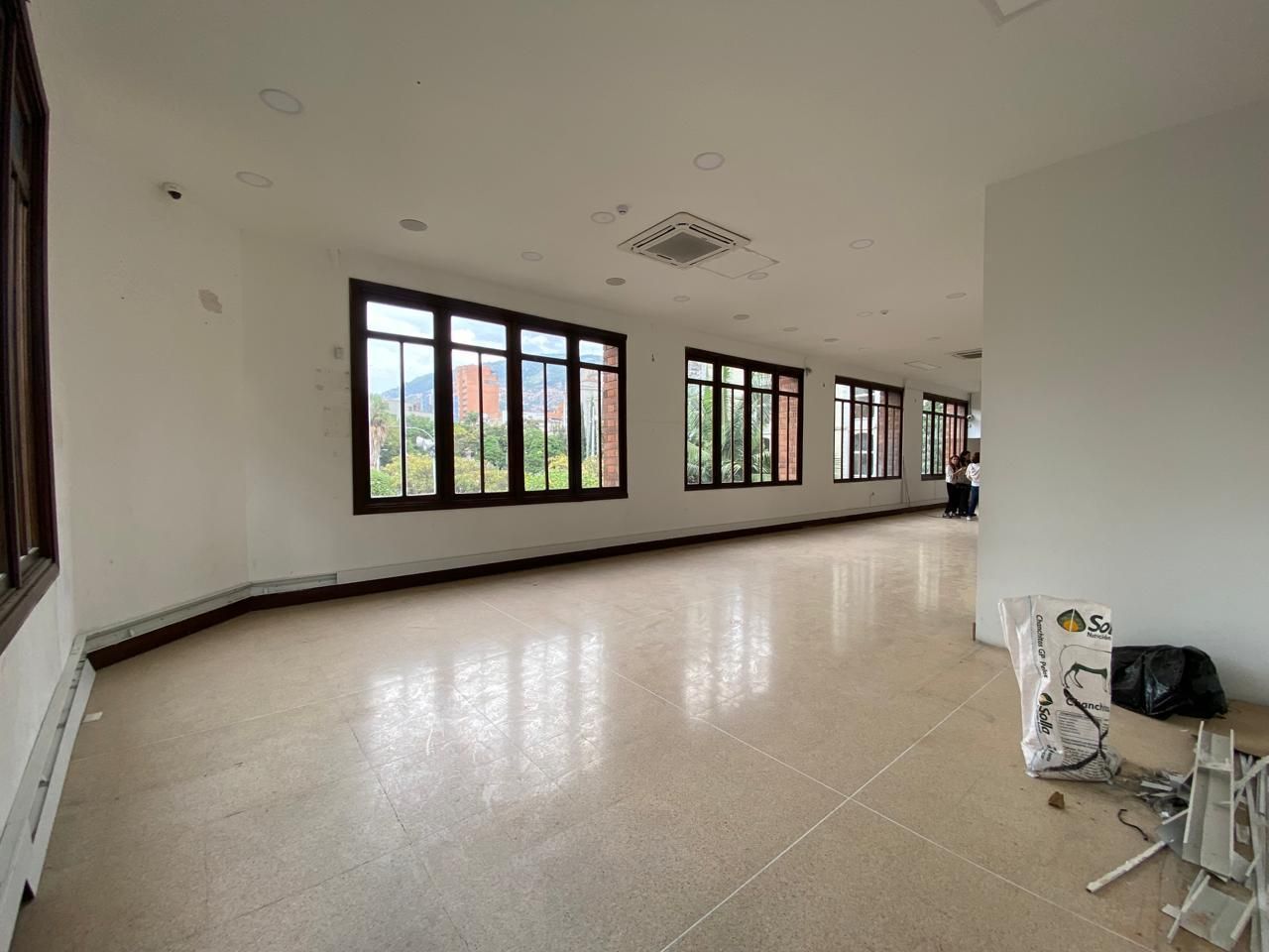 Local en arriendo Antioquia Medellín La Candelaria 375 m2 Habitaciones 0 Baños 4 Garajes 0 Precio $8000000