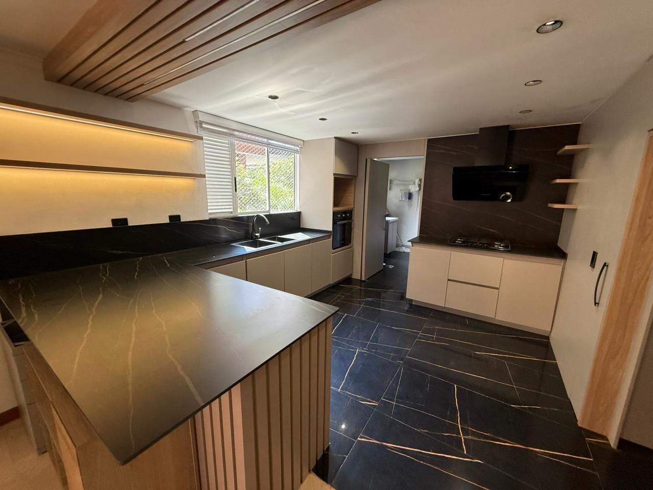 Casa en arriendo Antioquia Envigado Zúñiga 483 m2 Habitaciones 4 Baños 6 Garajes 4 Precio $14900000