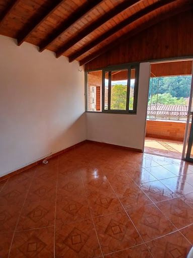 Casa en arriendo Antioquia Medellín Granada 116 m2 Habitaciones 3 Baños 4 Garajes 0 Precio $3000000