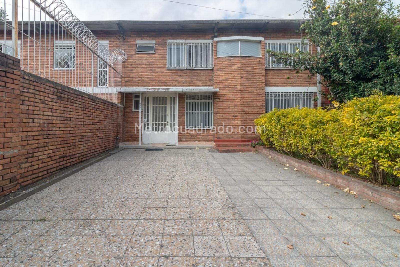 Casa en venta Cundinamarca Bogotá La Esmeralda 200 m2 Habitaciones 4 Baños 3 Garajes 2 Precio $1200000000