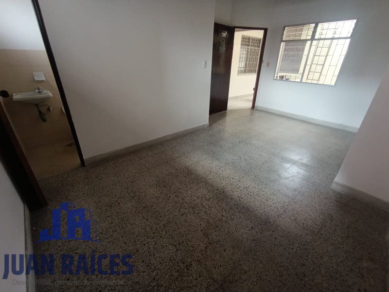Oficina en arriendo Antioquia Caldas Caldas 15 m2 Habitaciones 0 Baños 1 Garajes 0 Precio $400000