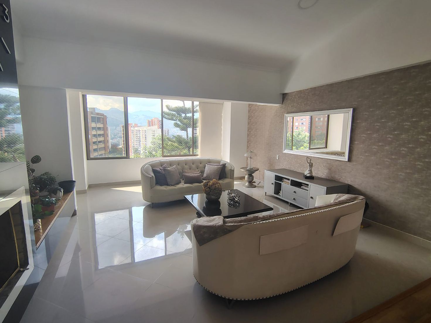 Apartamento en arriendo Antioquia Medellín Los Balsos No 1 265 m2 Habitaciones 4 Baños 3 Garajes 2 Precio $12500000