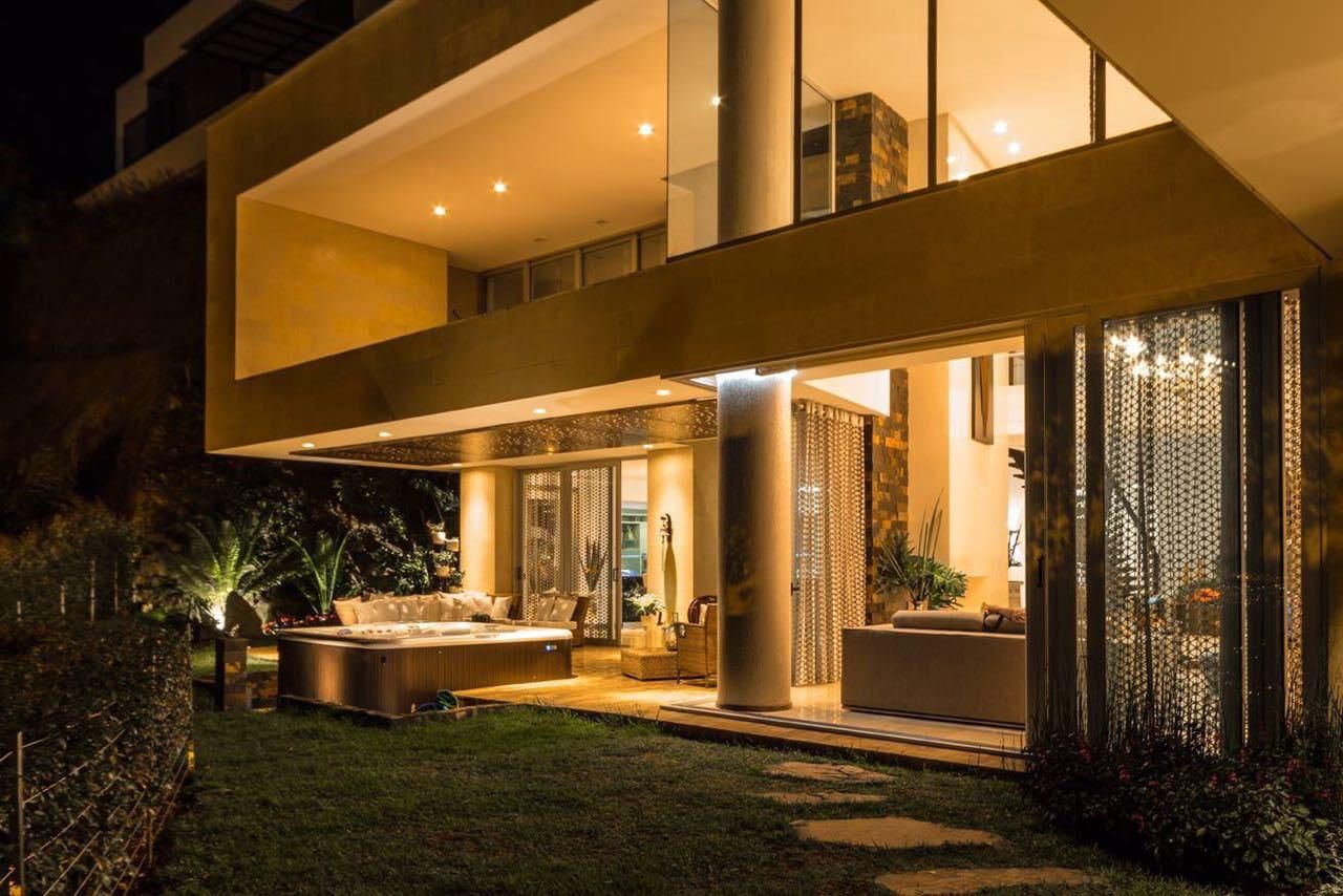 Casa en arriendo o venta Antioquia Medellín Los Balsos No 1 738 m2 Habitaciones 4 Baños 6 Garajes 6 Precio venta $7950000000 Precio arriendo $60000000