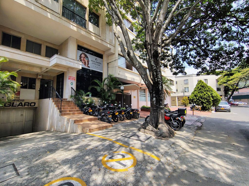 Oficina en arriendo Valle Del Cauca Cali San Vicente 100 m2 Habitaciones 0 Baños 2 Garajes 1 Precio $3820000