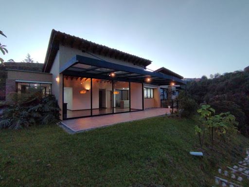 Casa en arriendo Antioquia El Retiro El Retiro 230 m2 Habitaciones 3 Baños 4 Garajes 2 Precio $9800000