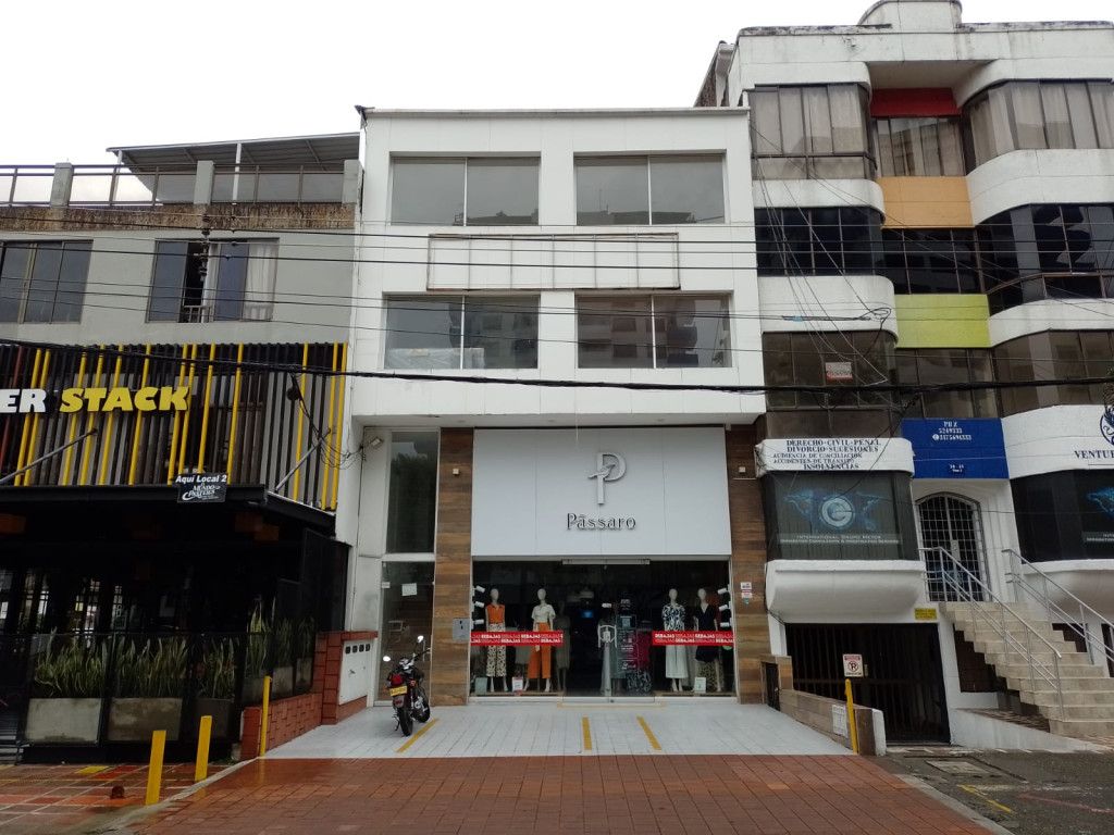 Edificio en venta Valle Del Cauca Cali Eucarístico 800 m2 Habitaciones 13 Baños 10 Garajes 2 Precio $2400000000