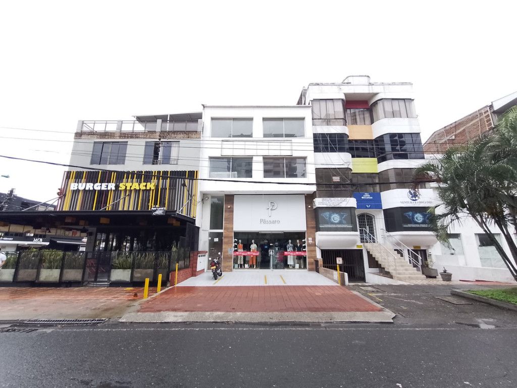 Edificio en venta Valle Del Cauca Cali Eucarístico 800 m2 Habitaciones 13 Baños 10 Garajes 2 Precio $2400000000