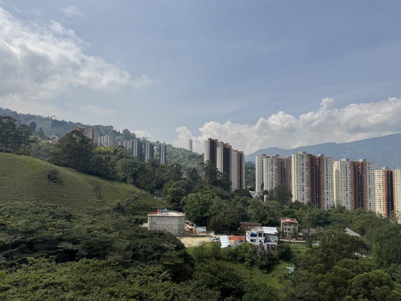 Apartamento en arriendo Antioquia Envigado La Paz 67 m2 Habitaciones 3 Baños 2 Garajes 1 Precio $2750000