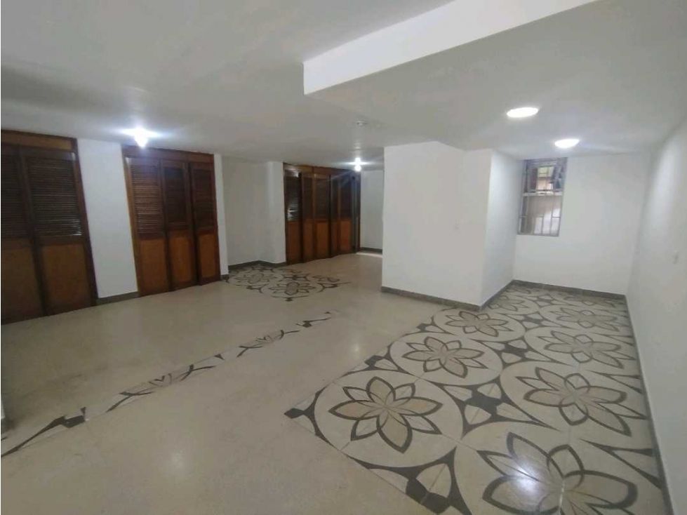Local en arriendo Antioquia Medellín San Bernardo 60 m2 Habitaciones 0 Baños 2 Garajes 0 Precio $3700000