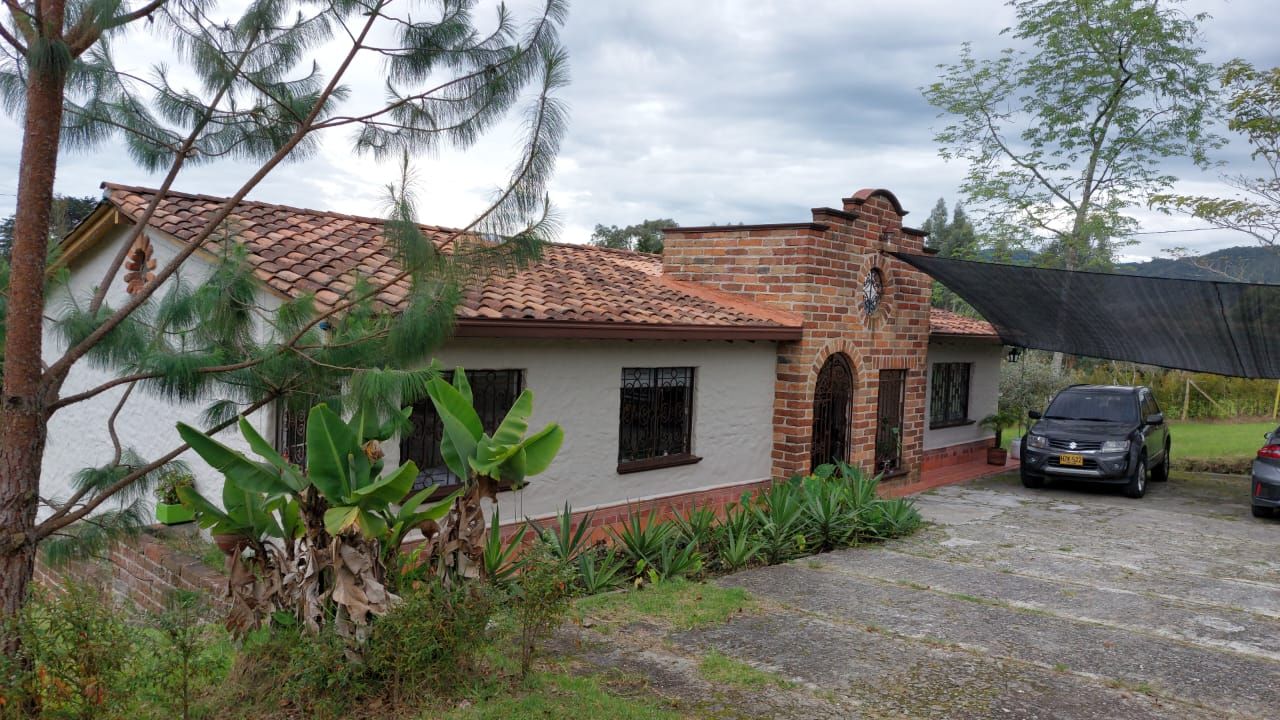 Casa Campestre en arriendo Antioquia Envigado Envigado 185 m2 Habitaciones 3 Baños 3 Garajes 4 Precio $7500000