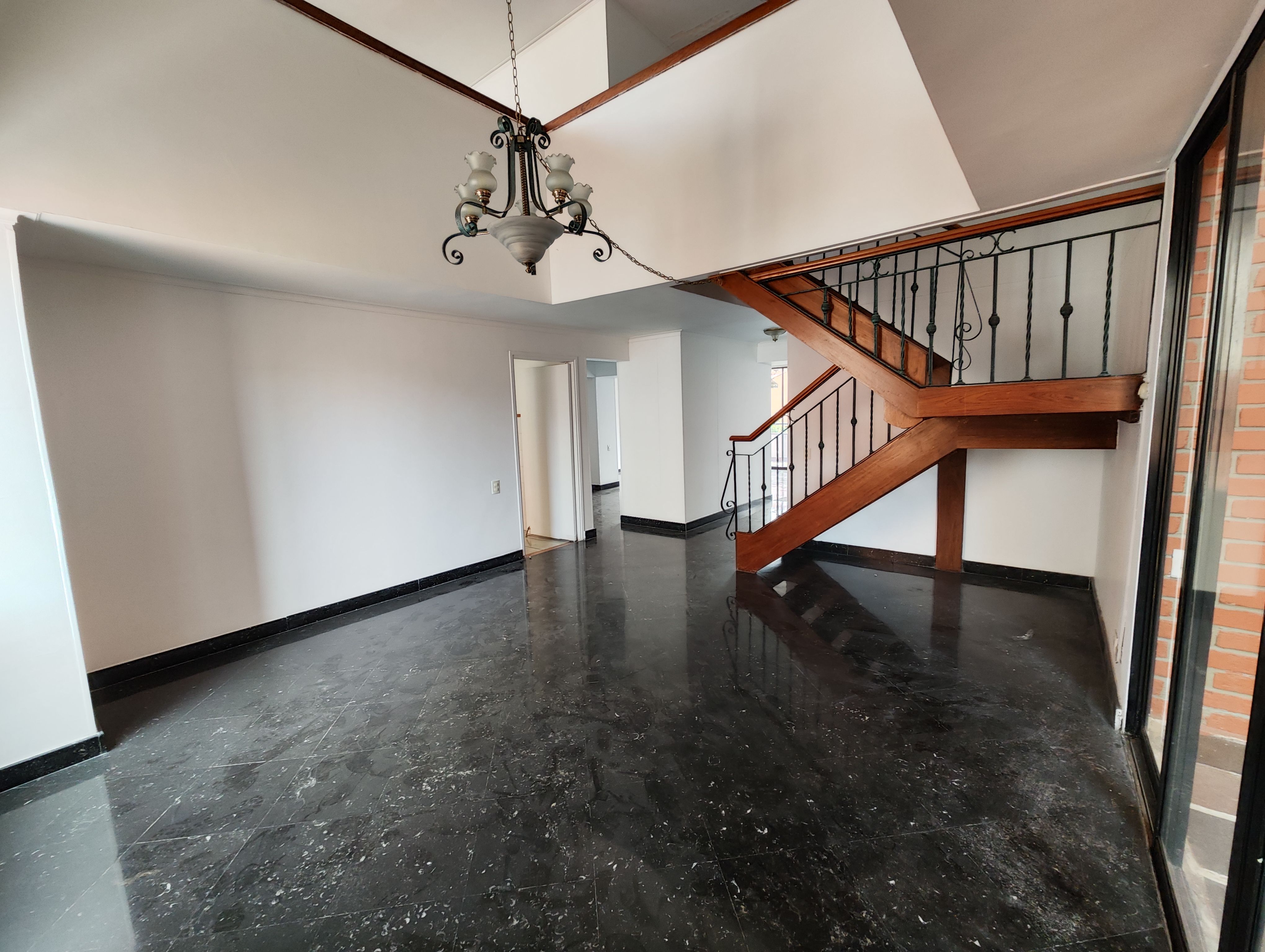 Apartamento en arriendo Antioquia Medellín Laureles 140 m2 Habitaciones 4 Baños 4 Garajes 3 Precio $4600000