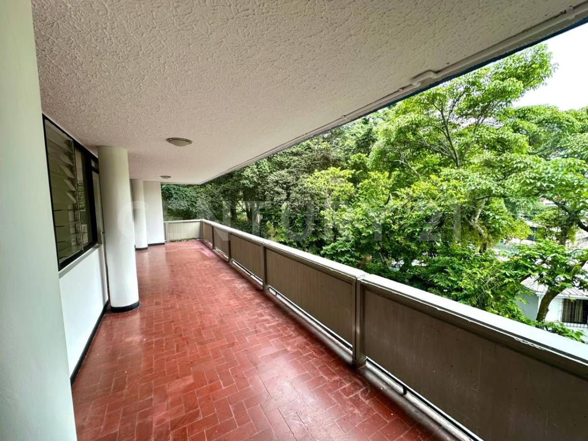 Apartamento en arriendo Valle Del Cauca Cali Santa Rita 180 m2 Habitaciones 2 Baños 2 Garajes 0 Precio $2700000