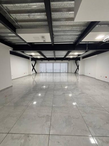 Oficina en arriendo Risaralda Pereira Sector Lago Uribe 270 m2 Habitaciones 0 Baños 2 Garajes 0 Precio $8500000