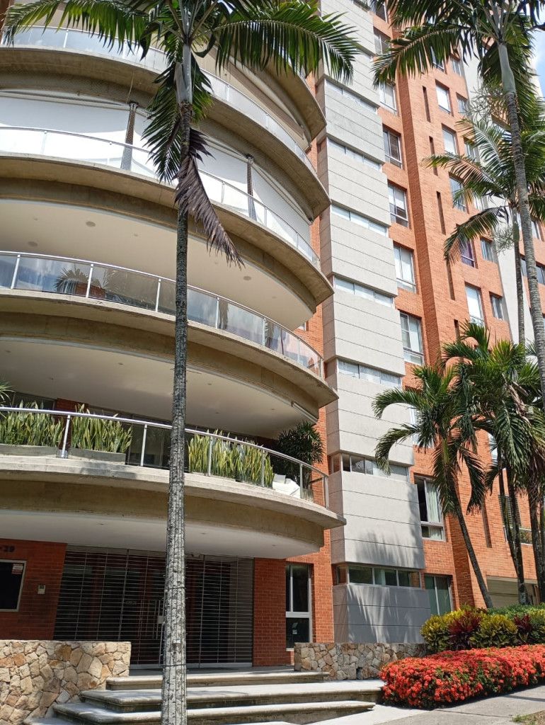 Apartamento en venta Valle Del Cauca Cali San Nicolás 257 m2 Habitaciones 3 Baños 4 Garajes 3 Precio $1900000000