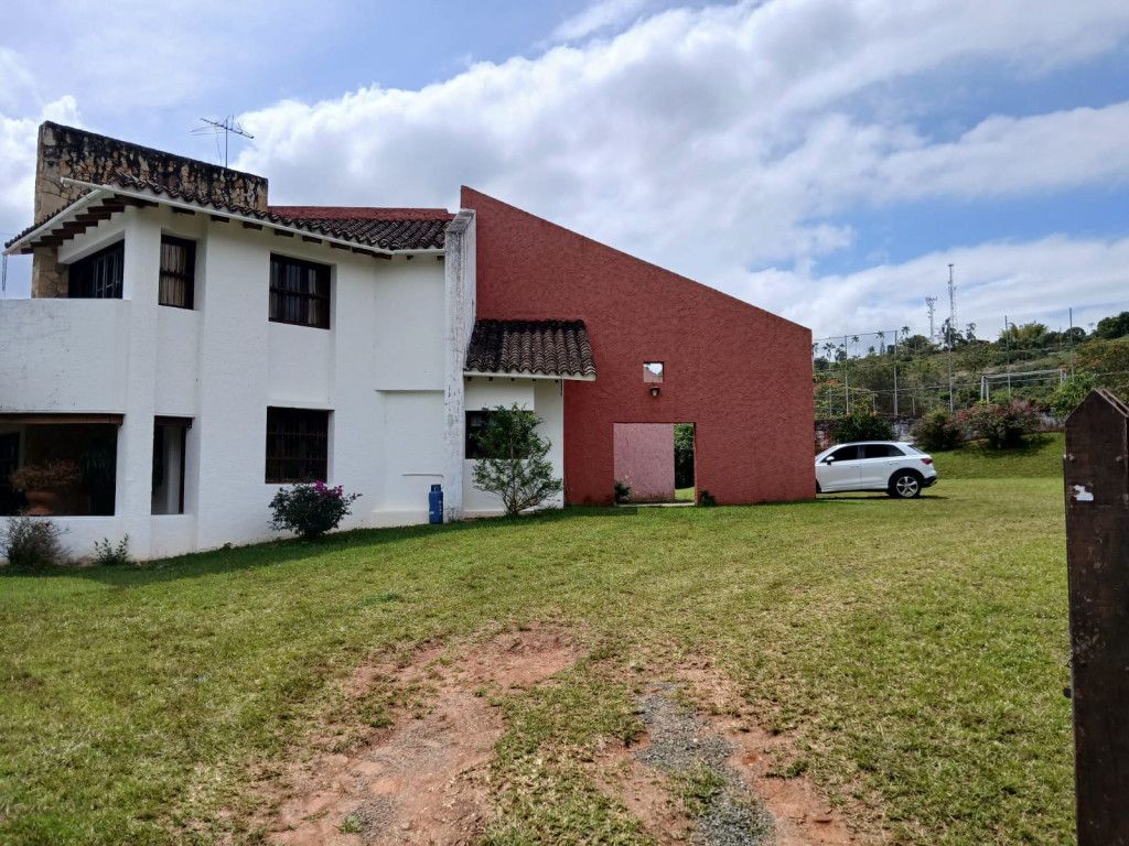 Casa Campestre en arriendo Bolívar Altos Del Rosario Altos Del Rosario 290 m2 Habitaciones 5 Baños 5 Garajes 7 Precio $3500000