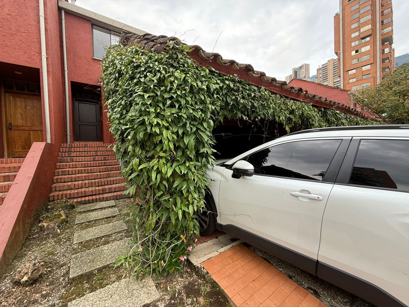 Casa en arriendo Antioquia Medellín Altos Del Poblado 230 m2 Habitaciones 4 Baños 4 Garajes 0 Precio $8000000