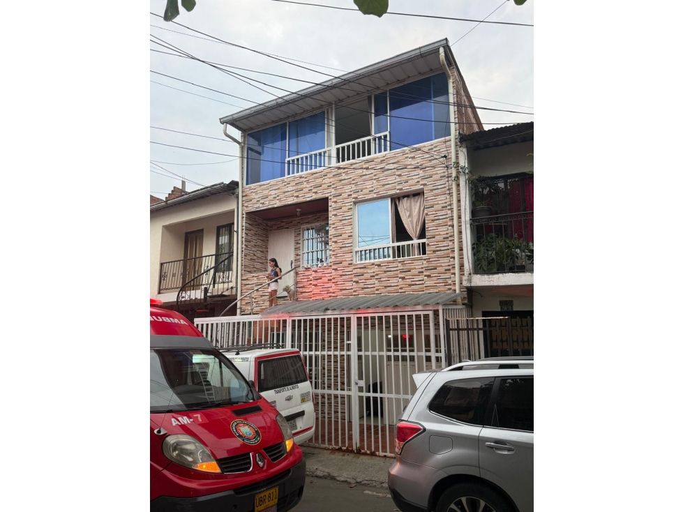 Casa en venta Valle Del Cauca Cali Sector Laguna Del Pondaje 200 m2 Habitaciones 9 Baños 6 Garajes 0 Precio $390000000