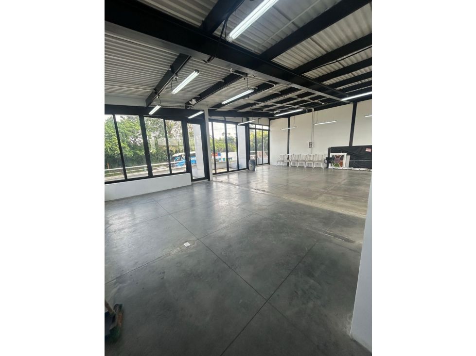 Local en arriendo Risaralda Pereira Sector Lago Uribe 180 m2 Habitaciones 0 Baños 2 Garajes 5 Precio $4500000