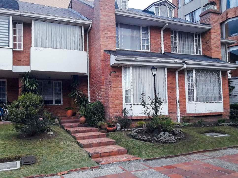 Casa en arriendo Cundinamarca Bogotá Cedritos 210 m2 Habitaciones 4 Baños 3 Garajes 3 Precio $5300000