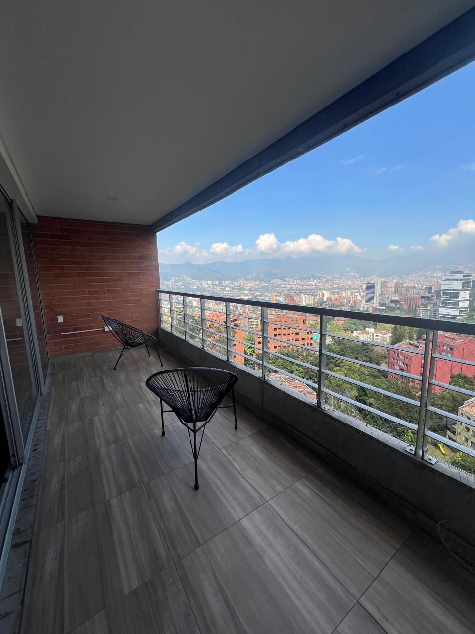 Apartamento en arriendo Antioquia Medellín Las Lomas No 2 168 m2 Habitaciones 3 Baños 4 Garajes 2 Precio $8100000