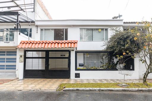 Casa en arriendo Cundinamarca Bogotá Balcares 197 m2 Habitaciones 6 Baños 3 Garajes 2 Precio $5000000